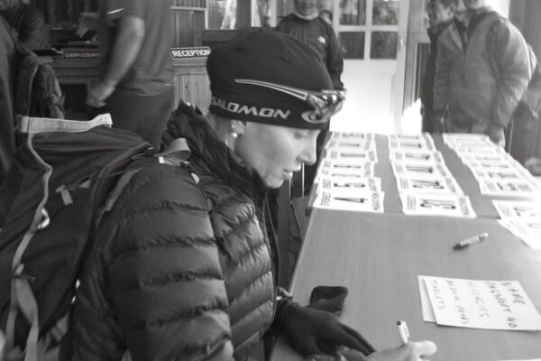 Veille du marathon de l’Everest, test médical et réception du dossard